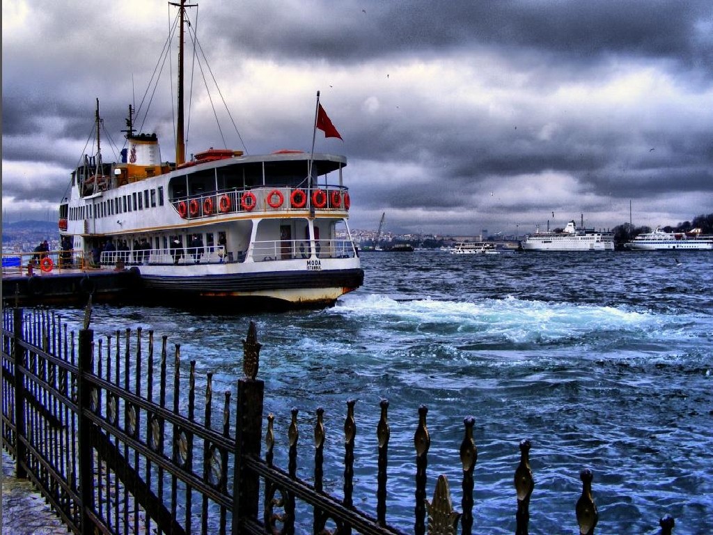 Пароход любовь. Стамбул туризм пароход. Турция обои. Лето пароходы на закате.